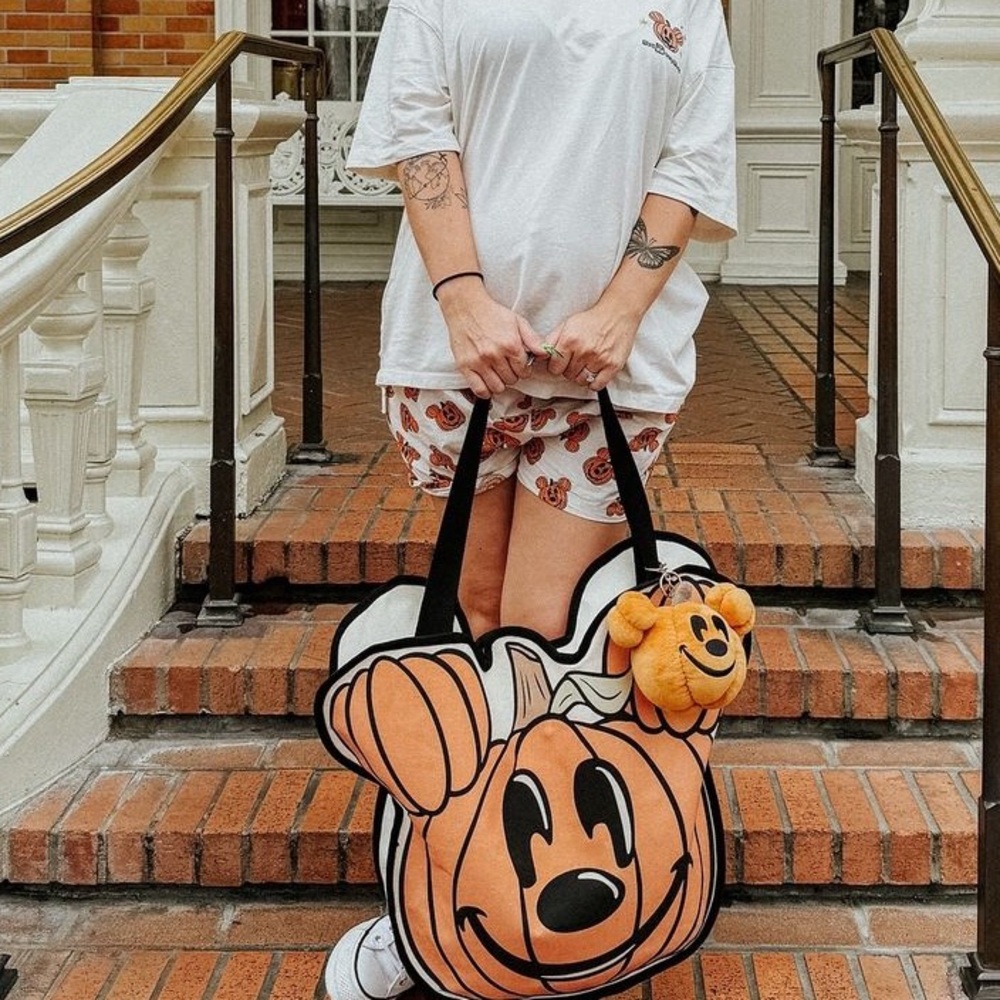 Mickey pumpkin women’s shorts